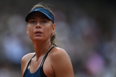 「セレーナに触れないのは変」シャラポワ、自身の自伝本を擁護