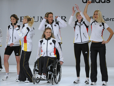 北京五輪のドイツ選手団公式ウェア、ショーでお披露目