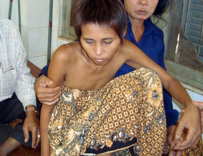 姿消した「ジャングル少女」、自宅そばのトイレで発見