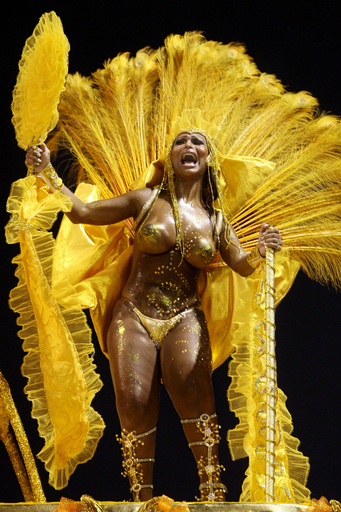 熱きラテンのビート！　カーニバル、サンパウロで開幕