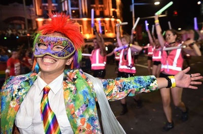「ゲイ・レズビアン・マルディグラ」開催、1万人が熱狂 シドニー
