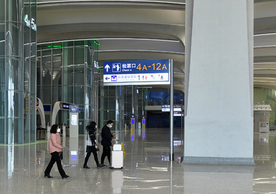 中国で「おうち経済」が再燃、春節の移動自粛で交通・旅行業界に打撃