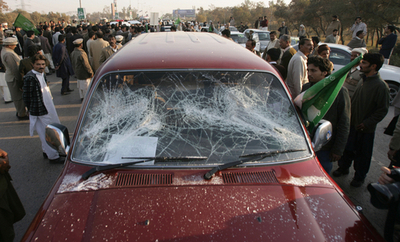 ブット氏重傷か、パキスタン野党集会に相次ぐ攻撃