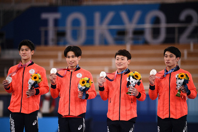 日本が体操男子団体で銀メダル、ロシアが金 東京五輪