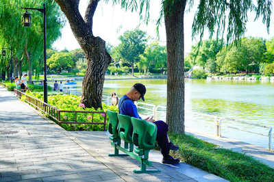 閲兵式に使った専用座席を北京の公園や学校などで再利用