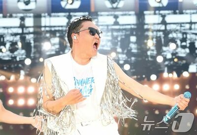 韓国歌手PSYのずぶ濡れショー、「会場未許可」なのにフライング発表…「芝生が損傷する懸念」