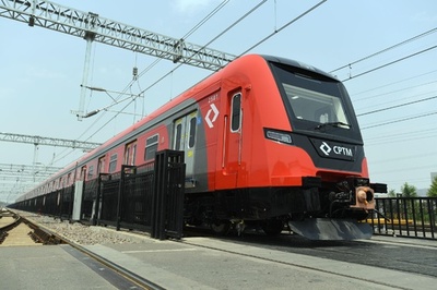 中車四方、サンパウロ向け都市鉄道車両を公開 南米初の空港線に
