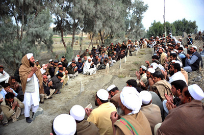 アフガニスタン、地雷爆発で少女10人が死亡