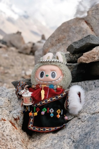 民族衣装で彩るLABUBUブーム