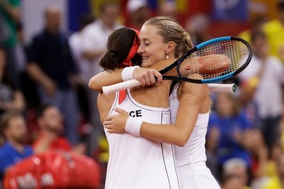 フランスとオーストラリアが接戦制して決勝進出、フェドカップ