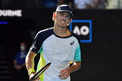 デミノーがワクチン偽証明書購入疑惑に反論、接種記録は「本物」