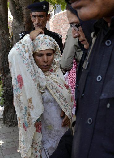 反対押しきり結婚した娘を「名誉殺人」、母親に死刑判決 パキスタン