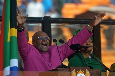 ツツ元大主教宅で窃盗、マンデラ氏追悼式で留守