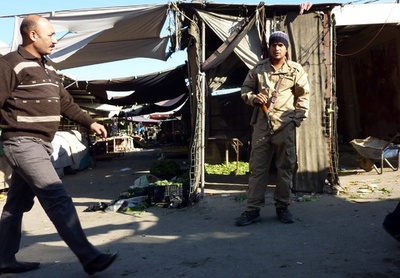 教会近くの市場で爆発、35人死亡 イラク首都