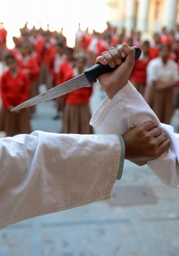 少女3姉妹が強姦・殺害される、インド