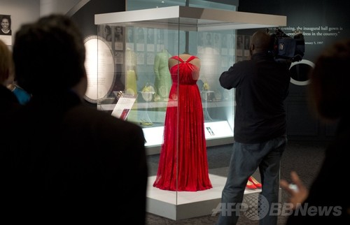ミシェル米大統領夫人のドレス、米博物館で展示 舞踏会で着用 ミシェル米大統領夫人のドレス、米博物館で展示 舞踏会で着用