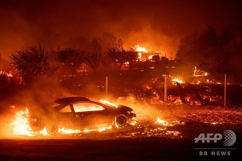 米加州で森林火災 強風で急速に延焼、数千人に避難指示