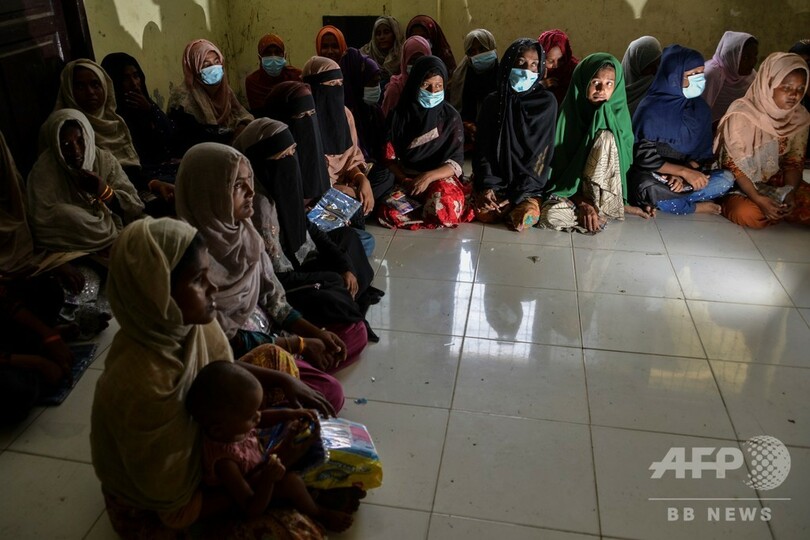 海上のロヒンギャ船を漁師らが救助、上陸拒否した当局に憤慨し インドネシア