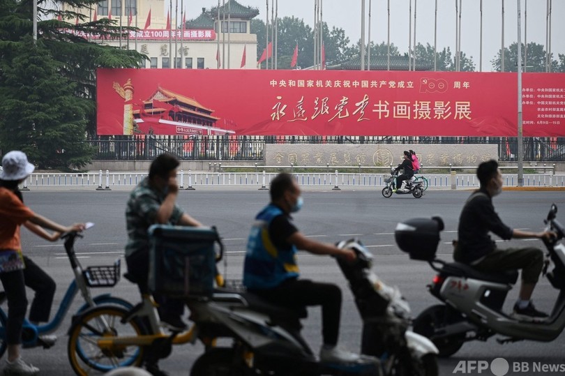 「党の言葉を聞け」 中国共産党創立100年、街角彩るプロパガンダ