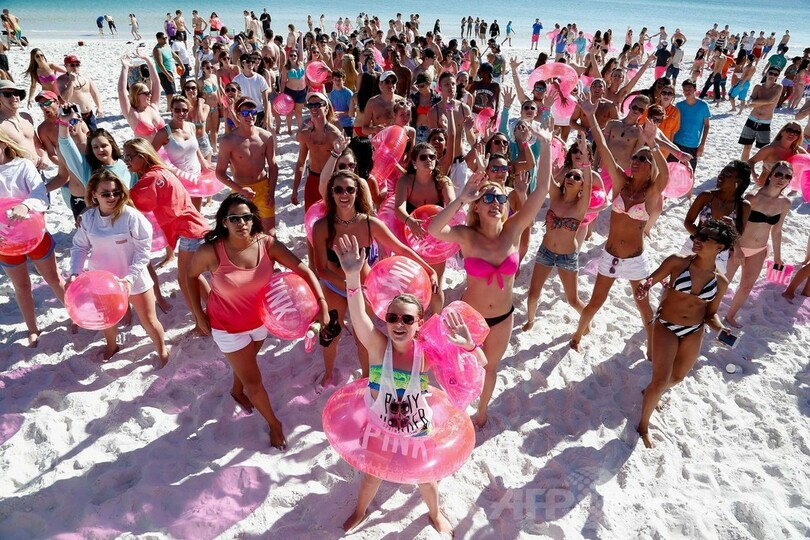 春休み到来！「ヴィクトリアズ・ シークレット ピンク」がビーチパーティー開催