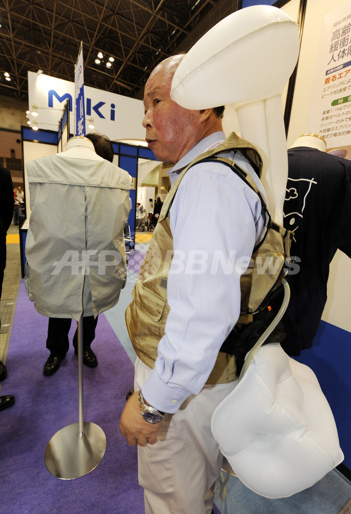 着る エアバッグ 高齢者向けに 写真3枚 国際ニュース Afpbb News