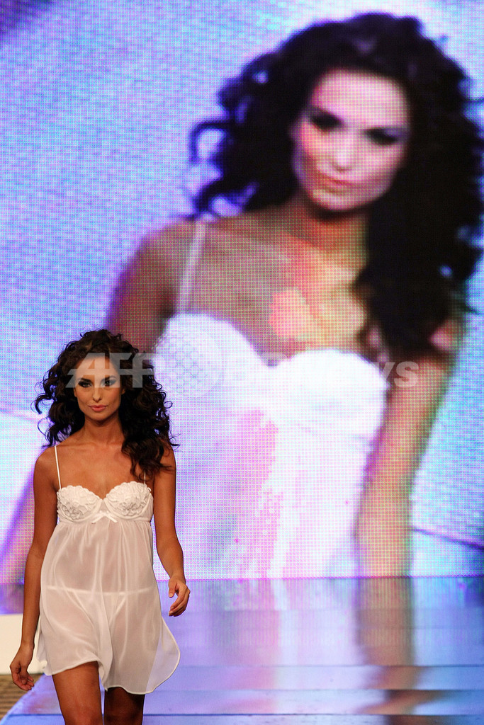 ベネズエラで新作ランジェリーショー