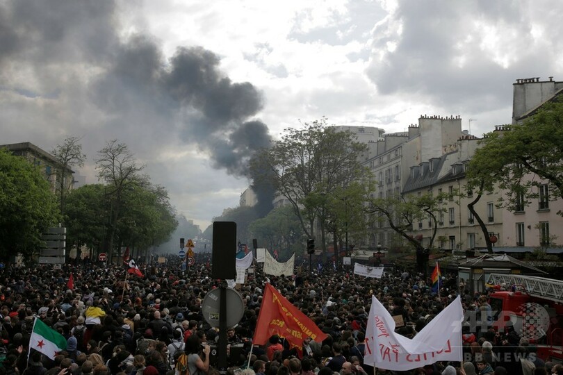 マクドナルドに放火、300人近く逮捕 パリのメーデー行進、暴動に発展