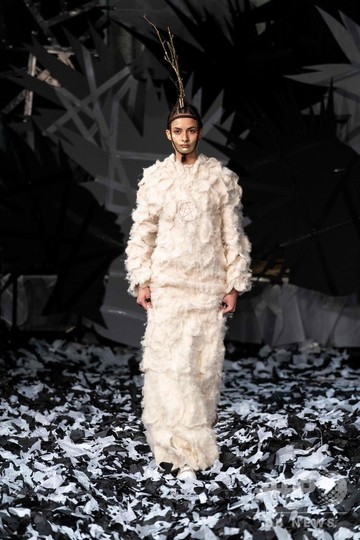 チャールズ皇太子とコラボ エコを追求するvin Omiのイラクサを使った新作 写真16枚 国際ニュース Afpbb News チャールズ皇太子とコラボ エコを追求するvin Omiのイラクサを使った新作 写真16枚 国際ニュース Afpbb News