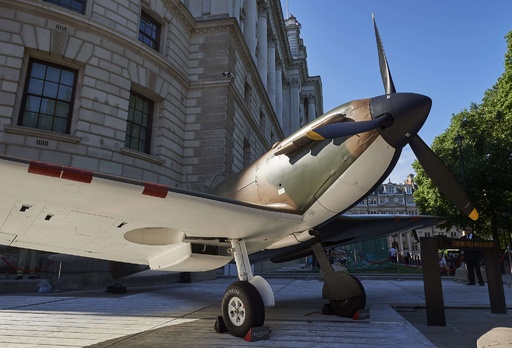 英戦闘機スピットファイア 実物破片付きディスプレイ エア