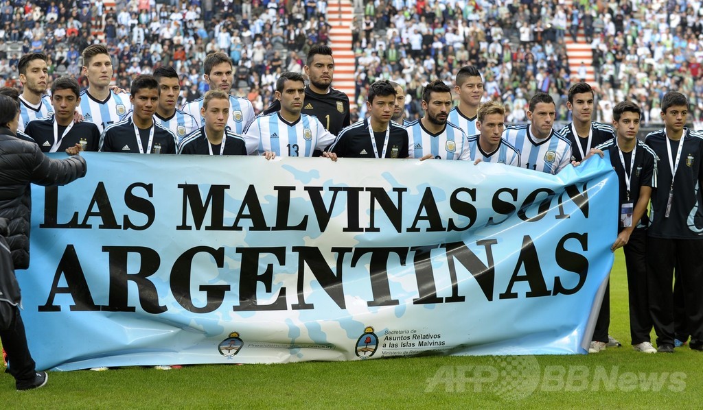 アルゼンチンがW杯前に政治的横断幕、フォークランド問題で火種 アルゼンチンがW杯前に政治的横断幕、フォークランド問題で火種
