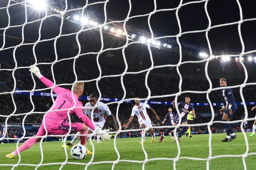 PSGがエムバペの決勝点で勝利 メッシは移籍後初のFK弾 写真7枚 国際