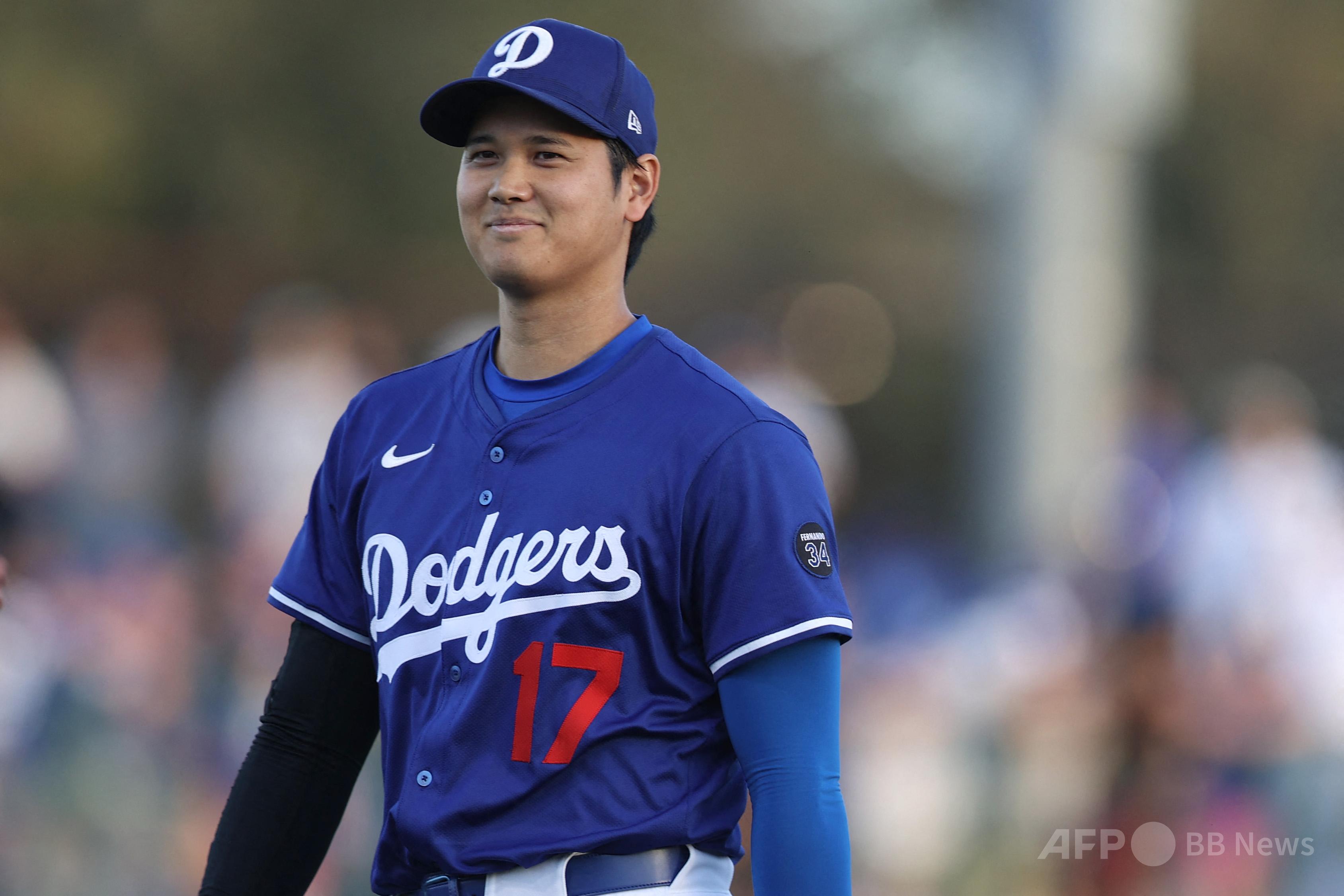 大谷翔平 今季オープン戦初打席で本塁打 写真4枚 国際ニュース