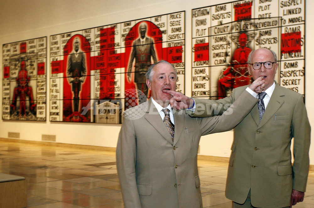 ギルバート＆ジョージ回顧展、ドイツで開催 写真13枚 国際ニュース：AFPBB News