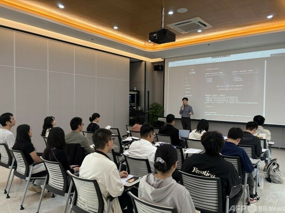 中国深セン市でAI夜間学校が大人気