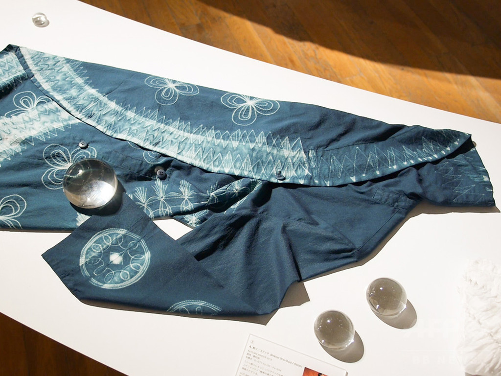 「HaaT」15年を振り返るテキスタイル展、8日まで