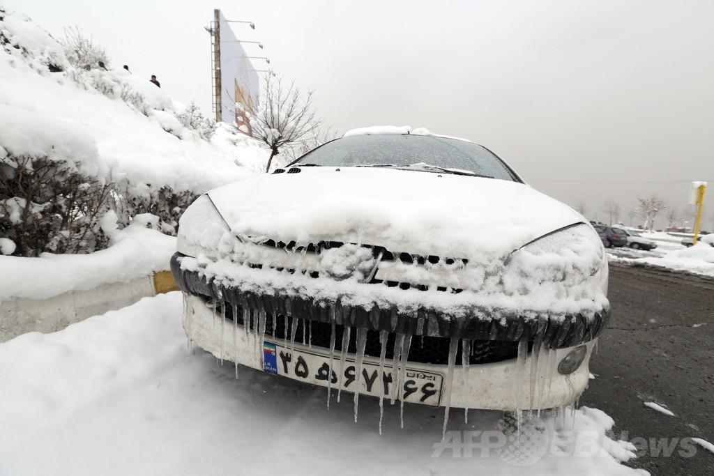 イラン北部に過去半世紀で最強の暴風雪、住民孤立