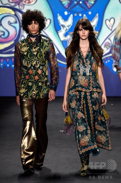 60年代ムード満載、「アナ・スイ」15年春夏