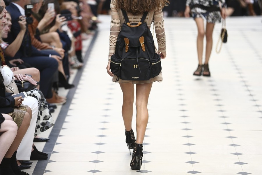 「バーバリー プローサム」16年春夏コレクション