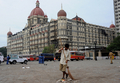 インド・ムンバイ（Mumbai）で発生した同時襲撃事件の現場の一つ、タージマハル・ホテル（Taj Mahal Hotel、2008年11月30日撮影）。(c)AFP/PEDRO UGARTE
