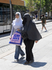 フランス・マルセイユ（Marseille）で撮影された、イスラム教徒の女性（2009年6月22日撮影）。(c)AFP/MICHEL GANGNE