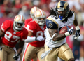 ラッシングで92ヤードを獲得したラムズのRBスティーヴン・ジャクソン（%%Steven Jackson%%、右）。(c)AFP/Getty Images Jed Jacobsohn