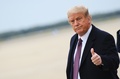ドナルド・トランプ米大統領。米メリーランド州のアンドルーズ空軍基地で（2020年10月1日撮影、資料写真）。(c)MANDEL NGAN / AFP