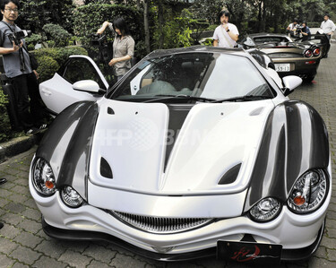 光岡、和製スーパーカー「オロチ・カブト」を発売 写真3枚 国際