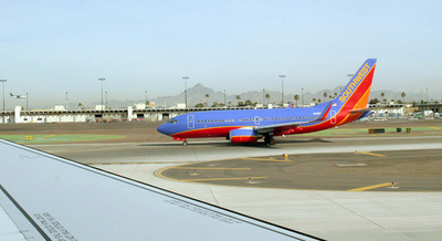 アラビア語話した2人を一時搭乗拒否、パリ襲撃で不安広がる 米