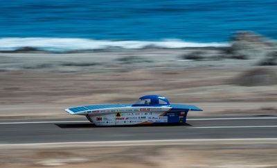 南米の砂漠を走破、チリのソーラーカーレース