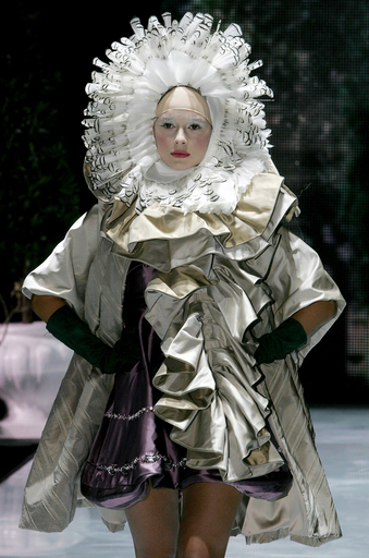 Valentin Yudashkin、モスクワで07/08年秋冬オートクチュールコレクション発表