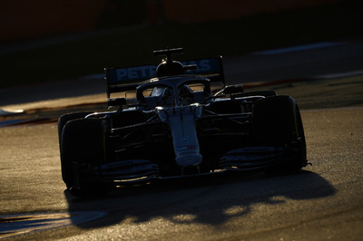 メルセデス、反人種差別訴え車体カラーを黒に一新