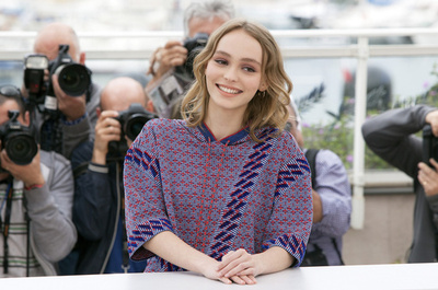 リリーローズ・デップ、母ヴァネッサ・パラディのメイク盗む