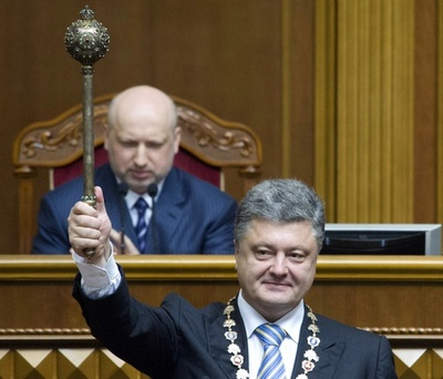 ポロシェンコ氏、ウクライナ大統領に就任 「国家の統一」に決意