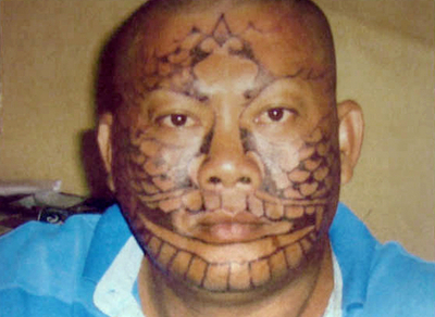 「スパイ募集」の偽情報で顔に入れ墨、インドネシア